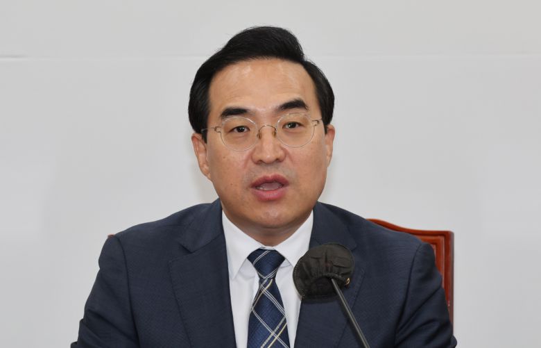 박홍근 더불어민주당 원내대표가 11일 오전 서울 여의도 국회에서 열린 원내대책회의에서 발언하고 있다. 연합뉴스