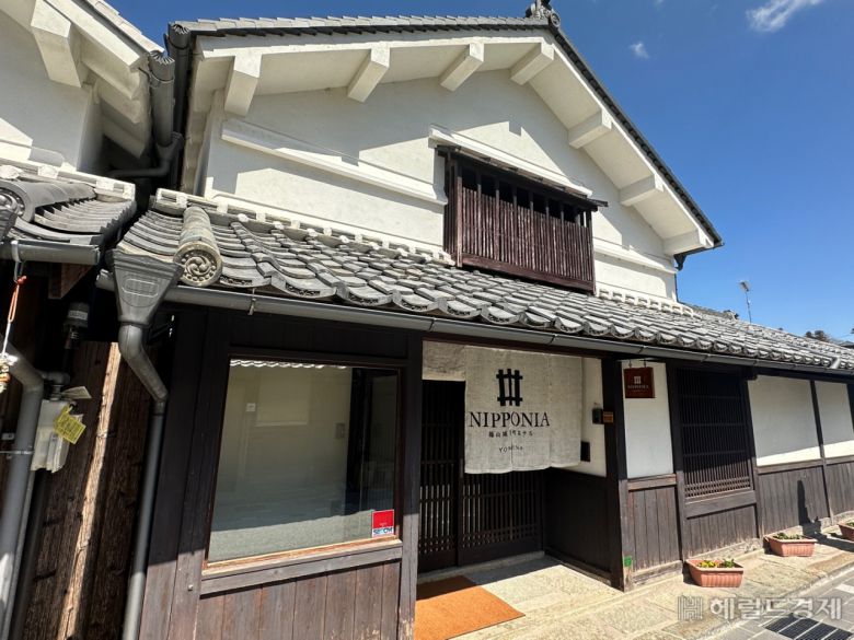 지난달 15일 찾은 일본 효고현 단바사사야마시 니시마치 거리에 있는 주식회사NOTE가 개발한 고민가 호텔 객실 외관. 신혜원 기자