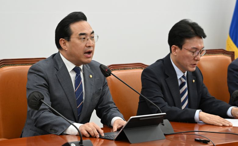 박홍근 더불어민주당 원내대표가 13일 서울 영등포구 여의도 국회의사당 본청에서 열린 더불어민주당 정책조정회의에 참석해 발언하고 있다. 임세준 기자