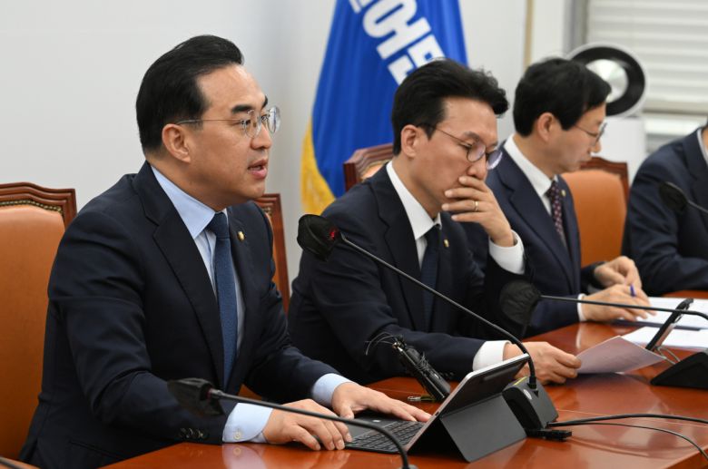 박홍근 더불어민주당 원내대표가 20일 서울 영등포구 여의도 국회의사당 본청에서 열린 더불어민주당 정책조정회의에 참석해 발언하고 있다. 임세준 기자