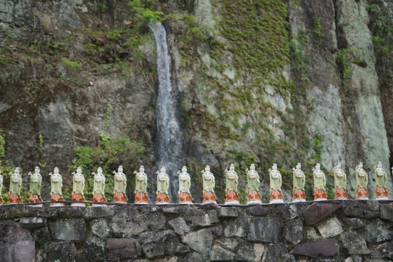 삼성 이병철 회장 등 한국산업의 거목들을 길러낸 의령에는 석굴암도 있다. '의령 석굴암' 일붕사 입구 모습.