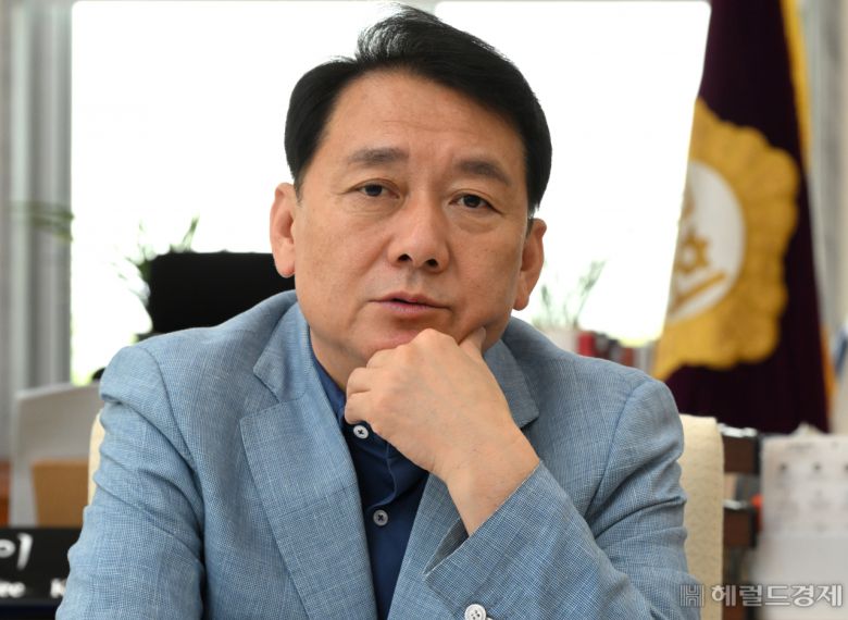 이광재 국회 사무총장이 22일 서울 영등포구 여의도 국회의사당 내 집무실에서 헤럴드경제와 인터뷰를 하고 있다. 임세준 기자