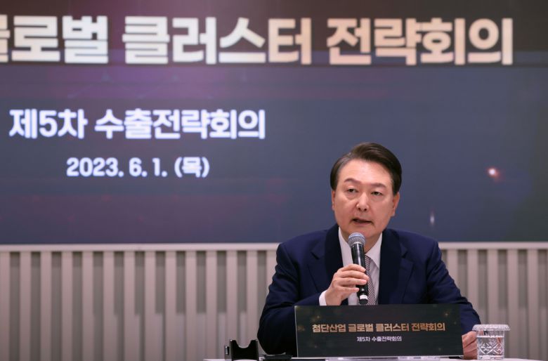 윤석열 대통령이 1일 서울 강서구 서울창업허브 엠플러스에서 열린 제5차 수출전략회의에서 발언하고 있다.[연합]