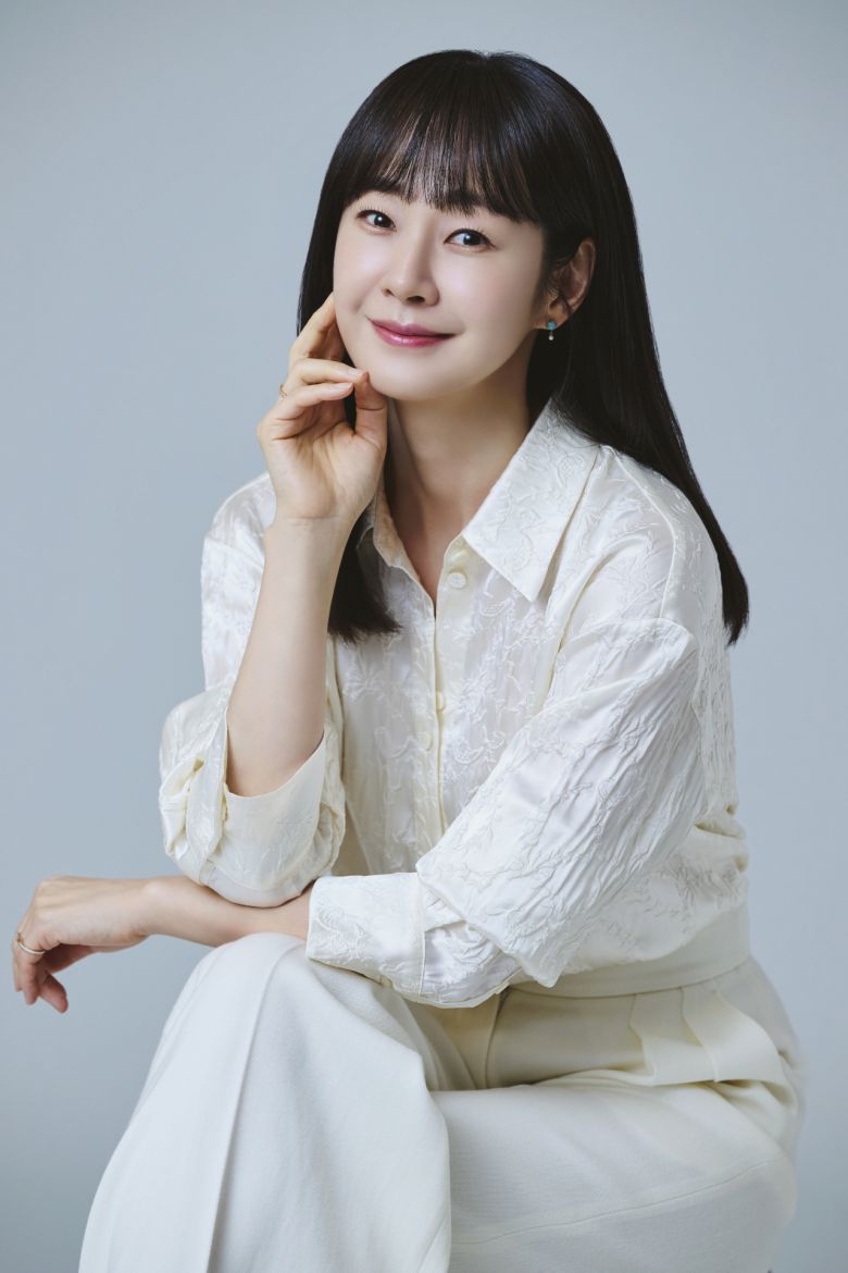 명세빈은 이번 작품에서도 절절한 엄마를 잘 표현할 수 있을까를 고민했다. 아이가 없지만, 고교생 딸과의 관계를 더 잘 표현하고 싶은 마음은 굴뚝 같았다.