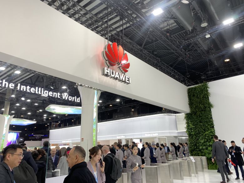 현재 EU의 덴마크, 스웨덴, 에스토니아, 라트비아, 리투아니아와 영국은 5G 인프라에서 화웨이 장비 사용을 금지했다. 포르투갈 역시 정책 전환을 통해 일부 장비에서 화웨이 제품을 배제하려는 움직임을 보이고 있다.