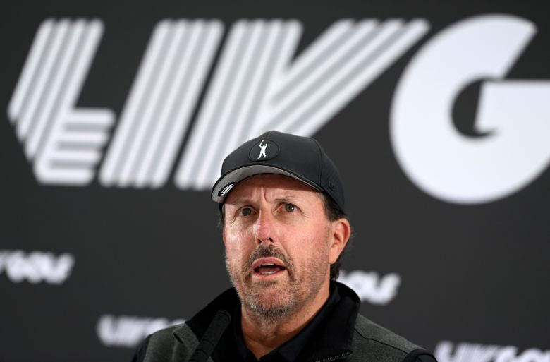 PGA를 비난하며 LIV골프로 이적했던 필 미켈슨이 이번 합병에 대한 질문에 답하고 있다.[EPA]