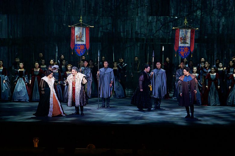 라벨라오페라단은 도니제티의 여왕 3부작 시리즈로 ‘안나 볼레나’(2015), ‘마리아 스투아르다’(2019)를 국내 초연한 후, 마지막 여정으로 최근 ‘로베르토 데브뢰’(2023)를 선보였다. 김숙영 연출가는 “대본을 생각 없이 읽는 사람과 생각하고 읽는 사람은 완전히 다르다”며 “없었던 일도 상상하게 할 수 있도록 성악가를 트레이닝하는 데에 주력했다”고 말했다. [라벨라오페라단 제공]