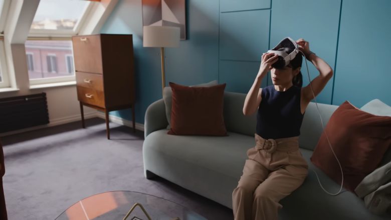 애플의 혼합현실(Mixed Reality) 헤드셋 기기인 ‘비전 프로(Vision Pro)’. [유튜브 'Apple']