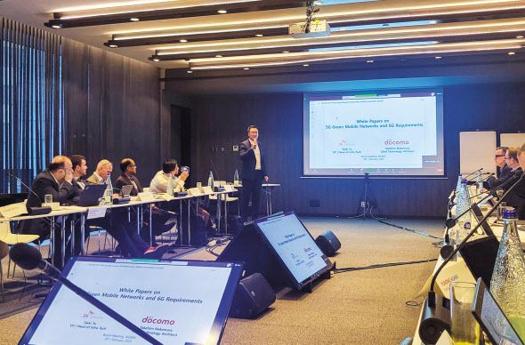 이동통신 사업자가 주도하는 ‘NGMN(차세대 모바일 네트워크 연합)’ 보드미팅에서 류탁기 SKT 인프라 기술 담당이 ‘6G 공통 요구사항’에 대해 발표하고 있다. [SK텔레콤 제공]