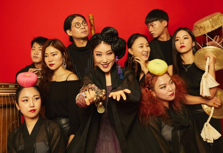 요즘 해외 길거리 국악버스킹을 잇따라 열며, 큰 인기를 모으고 있는 악단광칠