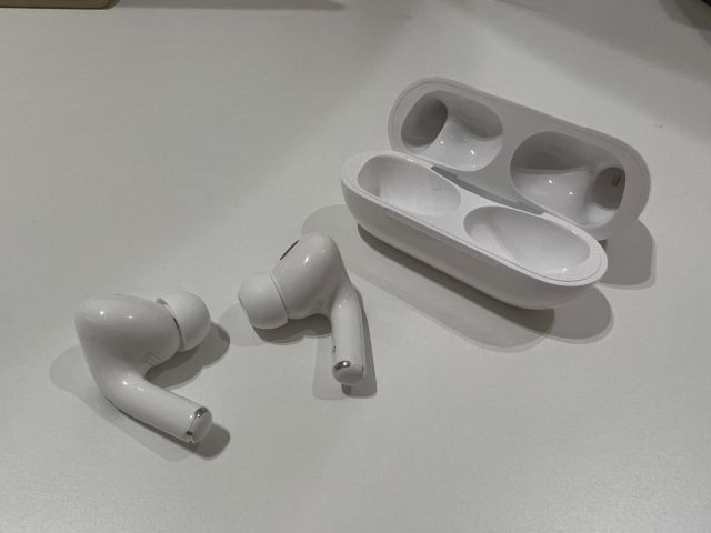 애플의 신형 완전 무선이어폰 ‘에어팟 프로2’. 박혜림 기자.