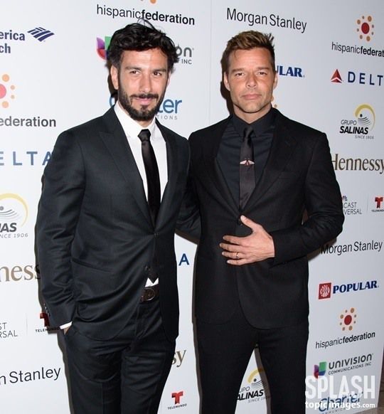 주완 요세프와 리키 마틴(오른쪽)