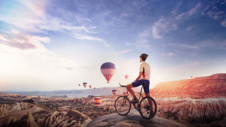 부활의 나래를 활짝 편 튀르키예. 사진은 카파도키아 사이클링