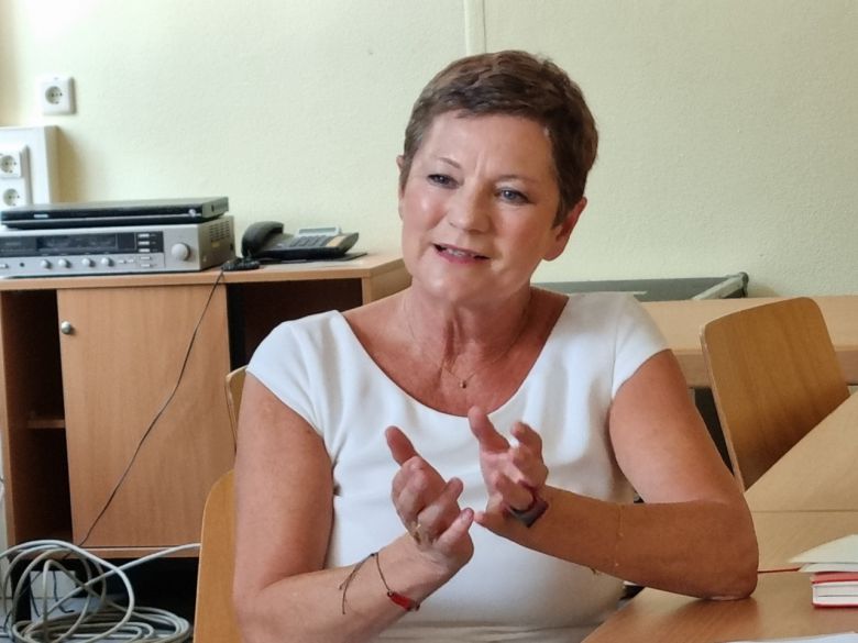 베를린 슈판다우(Spandau)구 슈타켄(Staaken)의 공립 초등학교 크리티안 모르겐스턴(Christian-Morgenstern Elementary School)의 카리나 예니혜(Karina Jehniche) 교장. 예니혜 교장은 "베를린주 정부의 지원으로 전일제학교는 무료로 운영된다"며 "학생들은 양질의 점심을 제공받고 부모의 지불능력으로는 불가능한 음악‧미술교육, 과학 수업, 각종 창의 활동에도 참여할 수 있다"고 설명했다. 김영철 기자