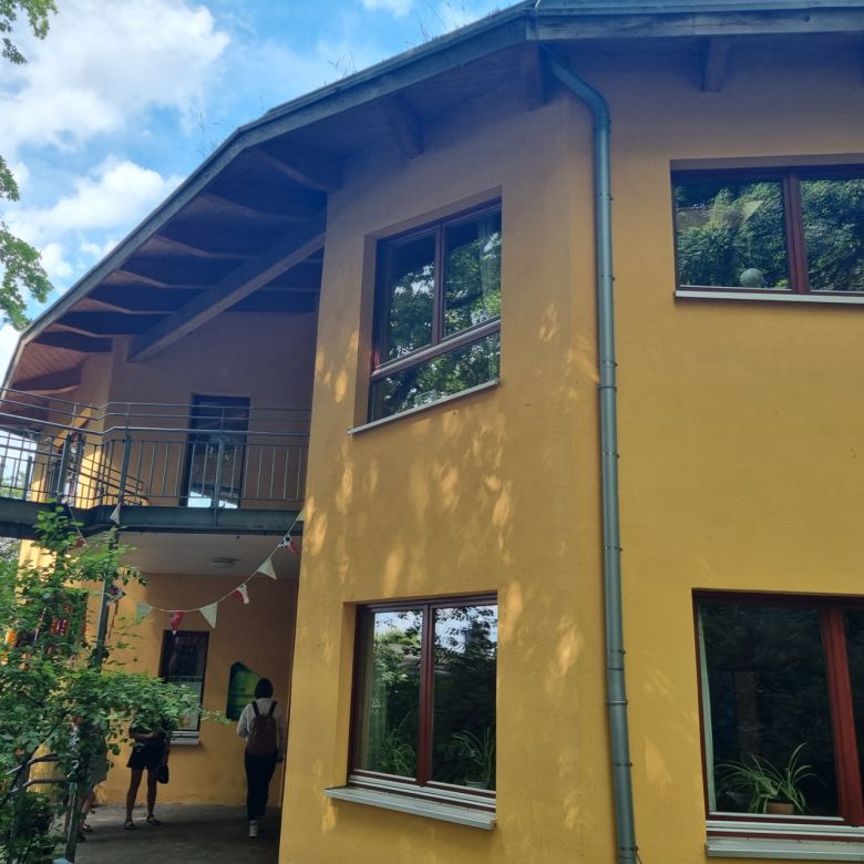 상대적으로 재정적 여유가 있는 가정의 자녀들이 다니는 노르트 라인-베스트팔렌주 보훔의 사립학교 루돌프 스타이너(Rudolf Steiner Schule Bochum). 이 학교의 전일제수업은 오후 3시, 4시, 5시 클래스로 나뉜다. 이 학교에 16년째 재직 중인 교사 아니키 쉬므르크(Annikki Schimrigk) 씨는 교육비에 크게 구애 받지 않는 가정의 자녀들이 대다수지만, 별도로 사교육을 받는 경우는 흔치 않다고 했다. 김용훈 기자