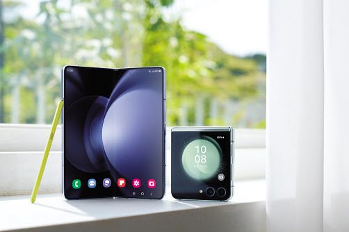 삼성전자의 ‘갤럭시 Z폴드 5’와 ‘갤럭시 Z플립 5’