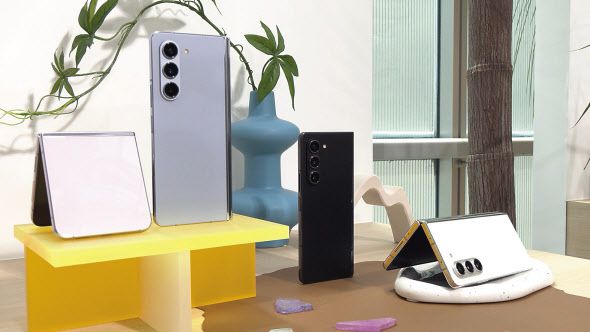 ‘갤럭시 Z플립 5’와 ‘갤럭시 Z폴드 5’ [삼성전자 제공]