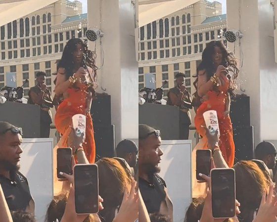 래퍼 카디비가 지난 29일(현지시간) 미국 라스베이거스에서 열린 공연에서 관객이 뿌린 액체를 맞았다. [X 캡처]