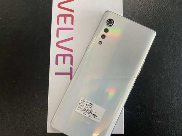 LG가 스마트폰 부활을 꿈꾸며 야심차게 출시했던 LG벨벳. 하지만 실패로 끝났다.