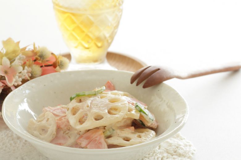 아삭한 연근은 샐러드에도 활용하기 좋은 식재료다. [123RF]