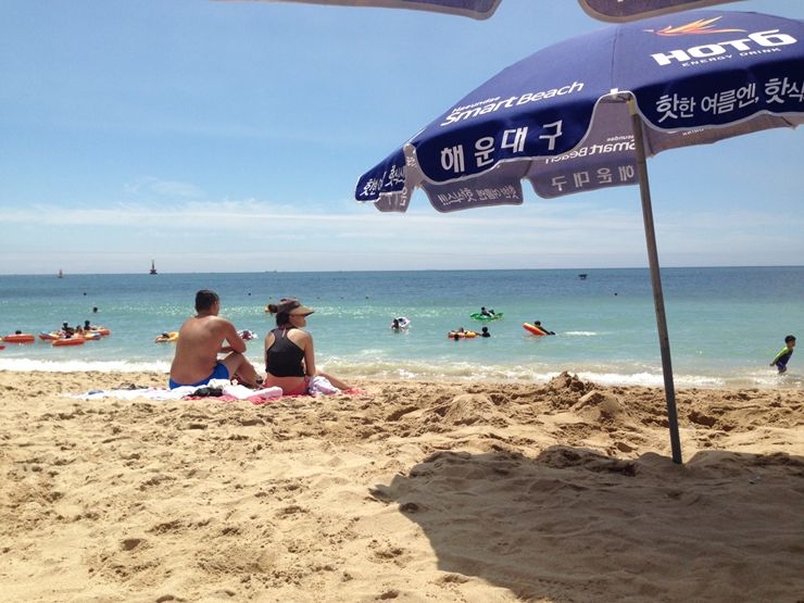 해수욕장을 찾는 많은 사람이 즐기는 수상레저활동이나 물놀이는 작은 부주위에도 안전사고로 이어질 수 있어 주의가 필요하다.
