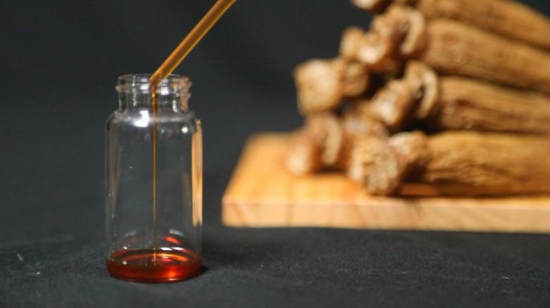 실험 대상자의 각 수치 평균을 기준선으로 하고, 이후 증상 개선을 확인하기 위해 국제전립선증상점수(IPSS), 전립선특이항원(PSA), 국제발기기능지수-5(IIEF-5) 변화를 측정했다. 그 결과 국제전립선증상점수가 7점 이하이면 정상, 8~19점이면 중등도 전립선 비대증, 20점 이상이면 중증 전립선 비대증으로 진단하는데, 대조군은 12주후 처음보다 3.7% 증가하였다. 반면 홍삼오일 섭취군은 11.87점에서 5.87점으로 50.5% 개선되었다.