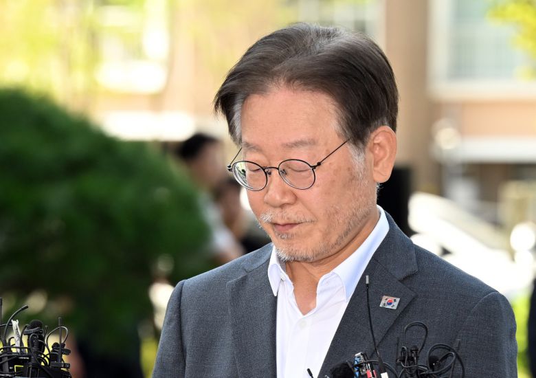 이재명 더불어민주당 대표가 '쌍방울 그룹 대북 송금' 의혹 관련 피의자 신분으로 조사를 받기 위해 12일 오후 경기도 수원시 영통구 수원지방검찰청으로 출석하고 있다. [연합]