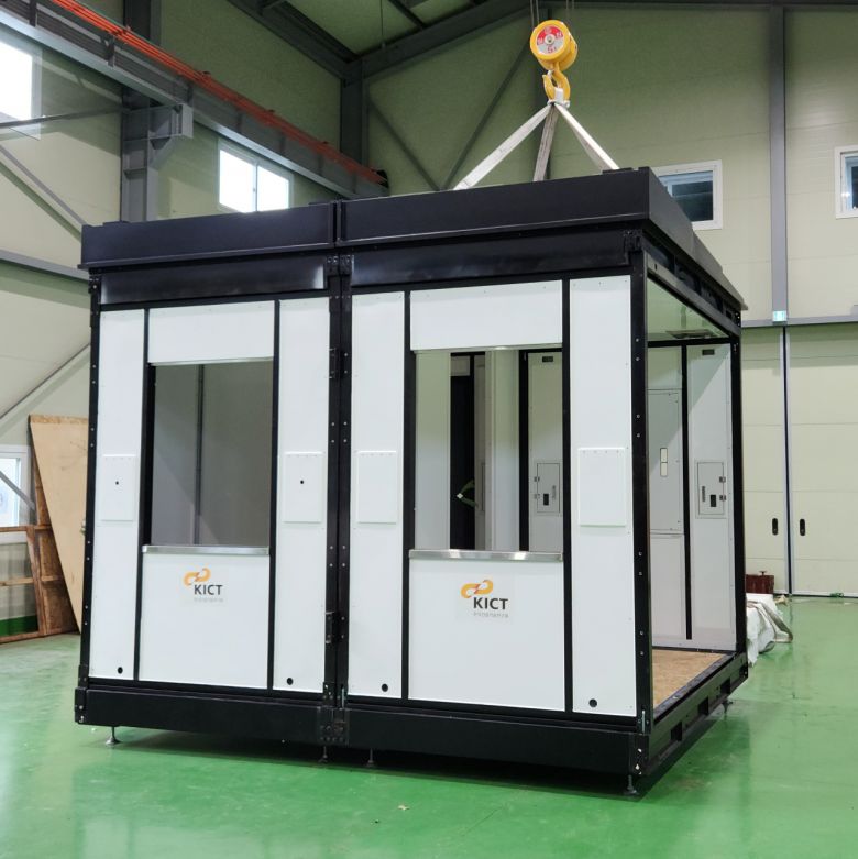 선별진료소용 폴더블 모듈러 시스템 시작품.[한국건설기술연구원 제공]