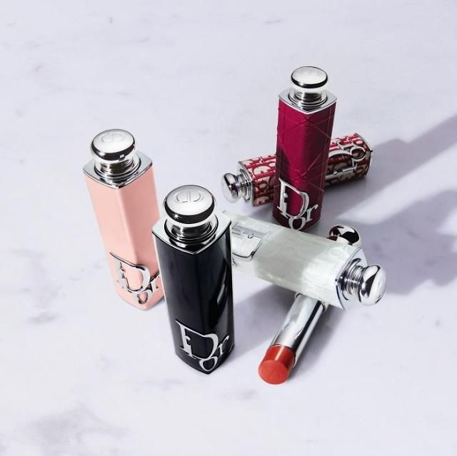 4월 크리스챤 디올 뷰티가 레이디 디올 백의 까나쥬 패턴을 립스틱 케이스에 적용해 선보인 ‘브릭 까나쥬’ 라인 [디올 뷰티 제공]