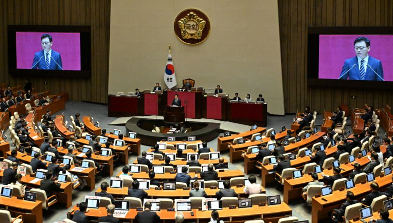 박광온 더불어민주당 원내대표가 18일 서울 여의도 국회에서 열린 본회의에서 교섭단체 대표 연설을 하고 있다. 임세준 기자