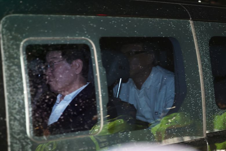 구속 전 피의자 심문(영장심사)을 마친 이재명 더불어민주당 대표가 26일 오후 경기 의왕 서울구치소로 들어가고 있다. [연합]