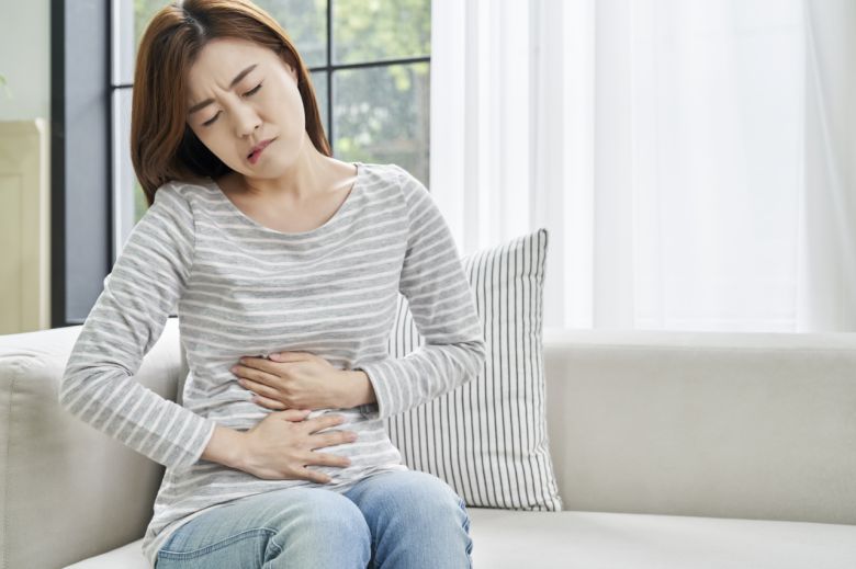 또 날계란을 먹으면 살모넬라 식중독 위험도 커진다. 살모넬라 식중독에 걸리면 18~36시간 후 복통, 설사, 구토, 발열 등의 위장장애 증상을 일으킨다. 살모넬라균은 75도 이상의 고온에서 가열하면 제거된다.