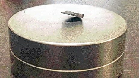 3분기 유가증권시장과 코스닥시장에서 주가가 가장 많이 오른 종목은 초전도체 관련 종목인 신성델타테크인 것으로 나타났다. 증시가 박스권 장세를 이어감에 따라 이차전지와 비만치료제 등 테마주 순환매가 펼쳐졌다.