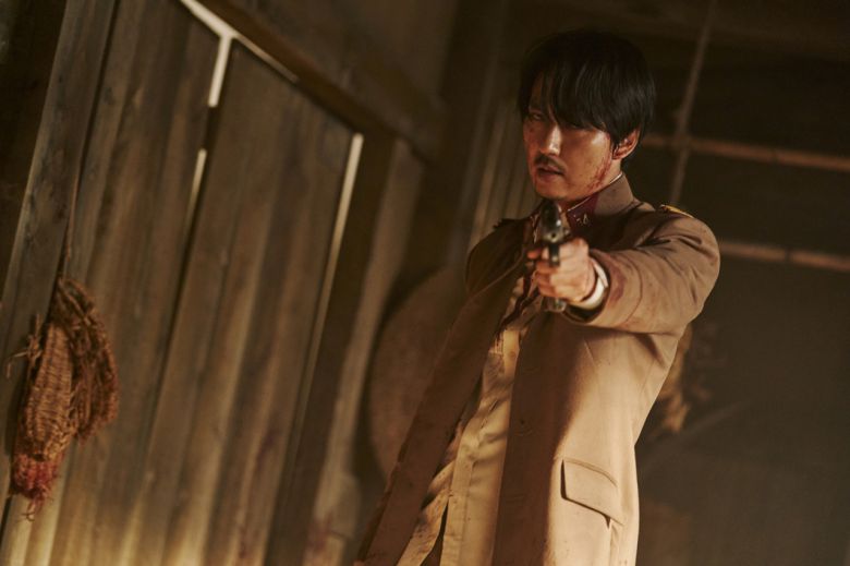 글로벌 유명 블로그 플랫폼인 ‘워드 스트리트 저널’(WORD STREET JOURNAL)은 “이윤 역을 맡은 김남길은 여유로운 기품과 함께 타고난 리더의 아우라를 풍긴다. 그는 흔들리지 않는 신념으로 도적단의 운명을 결정짓는 중추적인 역할을 맡는다. 그러나 그를 진정으로 차별화시키는 것은 그가 캐릭터에 부여하는 감정적 깊이다. 그는 섬세하면서도 임팩트 있는 연기의 대가로 부드러운 표정과 따뜻한 배려, 즉흥적인 로맨틱한 연기로 시리즈의 서사를 풍부하게 완성한다”고 김남길의 연기에 대해 뜨거운 반응을 보였다.