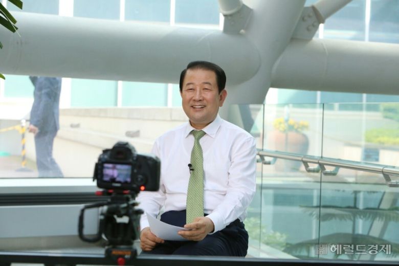 박주선 전 국회부의장은 지난 대선 때 윤석열 후보를 도왔다. 문재인 정부의 계승을 막아야 한다고 판단했고 적임자로 윤석열 대통령을 선택했다.