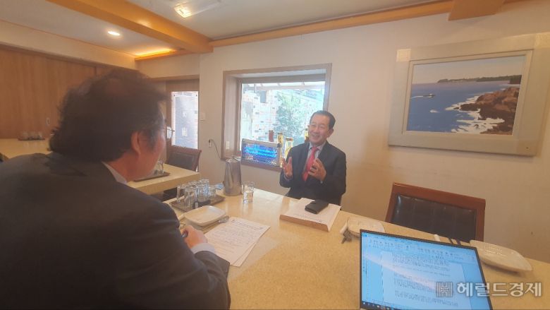 지난 5일 광주의 한 식당에서 박주선 전 국회부의장과 황성철 헤럴드경제 호남취재본부장이 1시간 가량 인터뷰를 나눴다. 그는 살아온 삶과 한국 정치, 대한민국 미래를 담담하게 설명했다. 서인주 기자