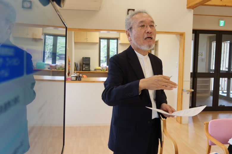 신지 가와노 케어뱅크 고문이 일본의 개호 외국인력 유입제도에 대해 설명하고 있다. 아이치현=안세연 기자