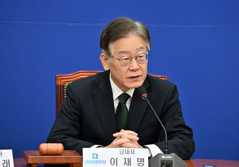 이재명 더불어민주당 대표가 27일 서울 여의도 국회에서 열린 최고위원회의에 참석해 발언하고 있다. 임세준 기자