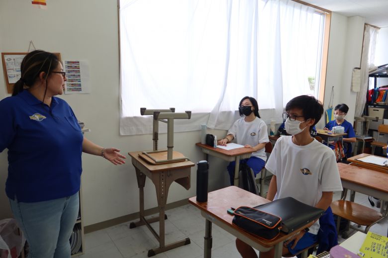 지난달 11일 방문한 일본 시즈오카현 하마마쓰시 남미계 외국인학교 ‘에스콜라 알칸세’. 고등학교 연령 학생들이 생물 수업을 듣고 있다. 안세연 기자