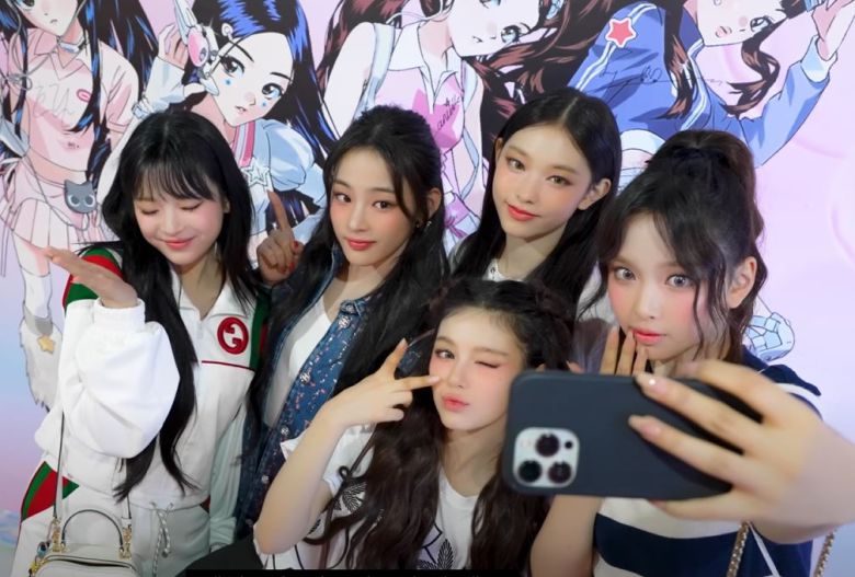 인기 아이돌 뉴진스가 일상에서 아이폰15를 사용하는 모습. [뉴진스 공식 유튜브 채널]