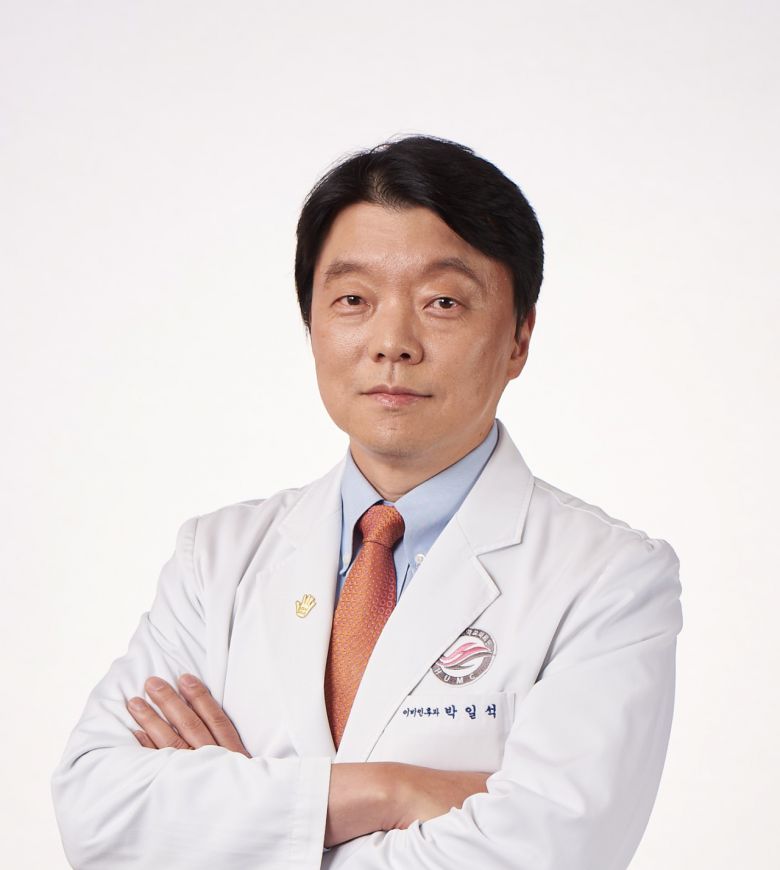 한림대학교동탄성심병원 이비인후과 박일석 교수는 “음주와 흡연은 구강암의 가장 흔한 원인으로 알려져 있다. 흡연자의 경우 비흡연자보다 남성의 경우 약 2배，여성의 경우 약 3배 구강암 발생률이 높다”며 “음주력이 있는 경우에도 1.7배 구강암 발생률이 높은데, 술은 많은 양을 마실수록, 위스키 등 알코올 도수가 높은 술을 마실수록 위험도가 더욱 높아진다”고 설명했다.