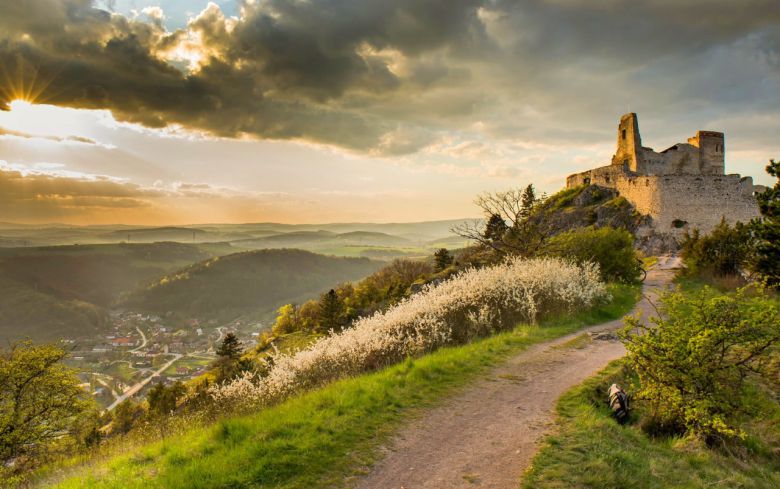 슬로바키아 차흐티체 유적과 발 아래 풍광