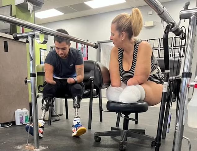 폭스는 혼수상태에 빠진 뒤 일주일 만에 깨어났고, 이후 자신이 목숨을 잃지 않고 팔다리를 절단한 데 대해 '행운'이라고 느꼈다고 한다.