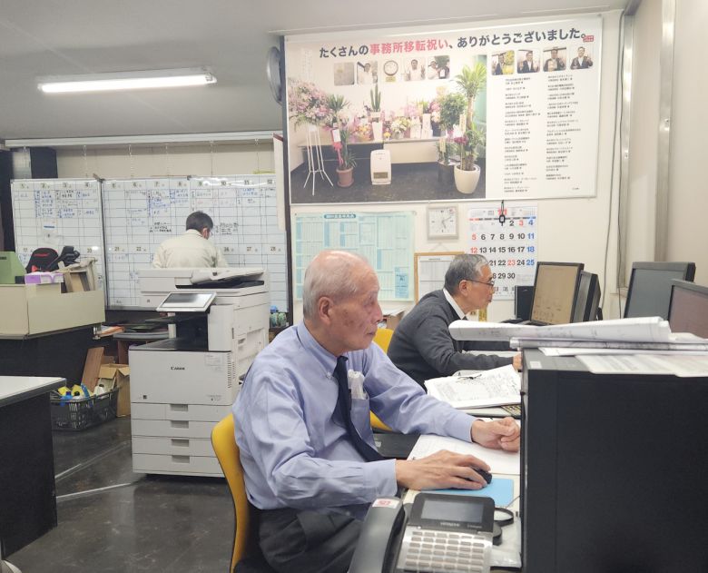 요코비키셔터의 최고령 사원인 가나이 노부하루씨는 올해 81세다. CAD를 사용해 원자력발전소를 설계하던 가나이씨는 76세에 요코비키셔터에 입사했다. 그는 81세의 고령의 나이에도 업무 능력을 인정받아 올해 직능급으로 월 3만엔(26만원)을 인상했다. [사진=고용노동부 공동취재단]