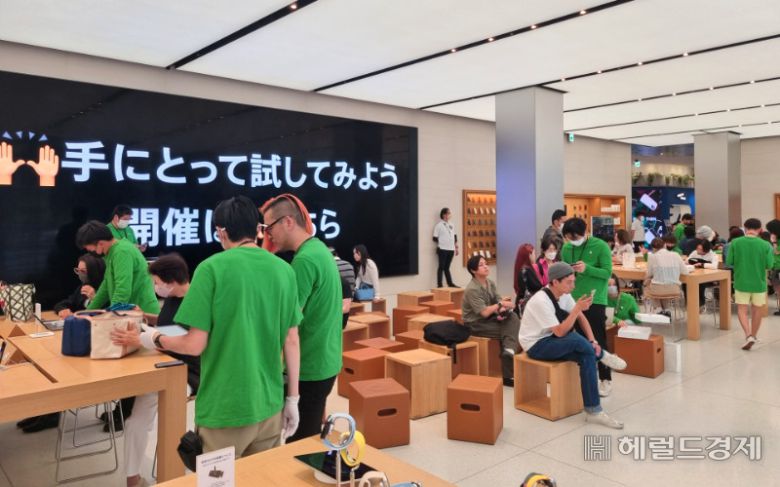 일본 도쿄 신주쿠산초메에 위치한 애플 스토어 모습. 김현일 기자