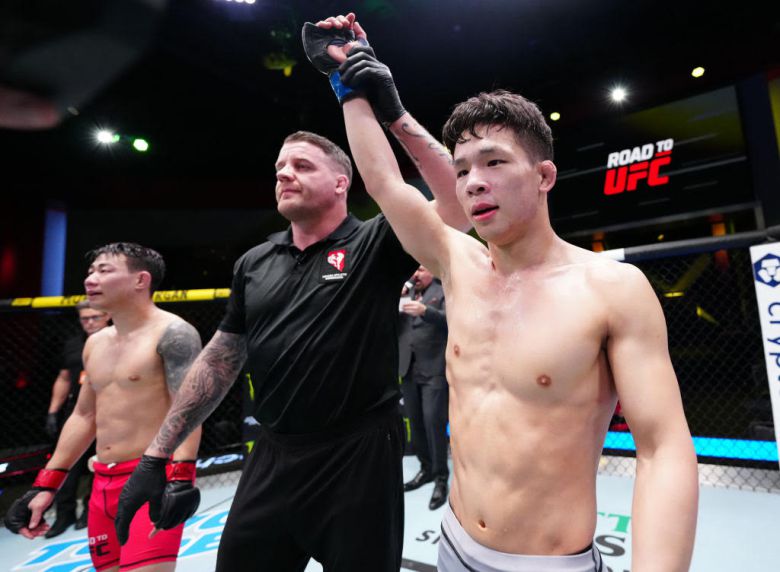 로드투UFC 우승자 박현성(오른쪽)도 데뷔전을 치른다. [UFC 제공]
