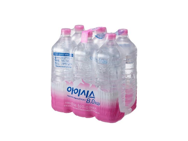 다우가 2021년 롯데칠성과 공동개발한 콜레이션 수축 필름. 다우의 재활용 플라스틱 수지를 사용했으며 ‘아이시스 8.0 에코’ 포장재에 적용됐다. [한국다우 제공]