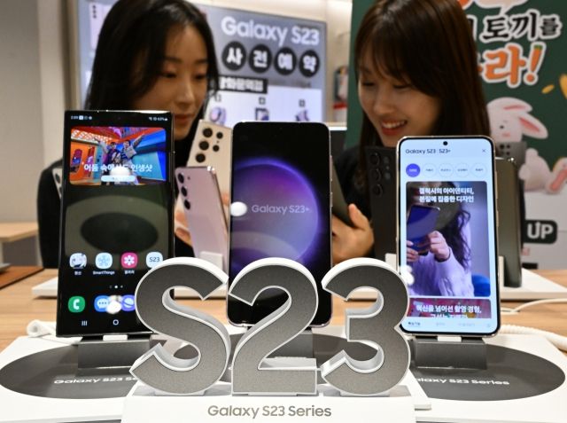 해외에서 삼성 갤럭시S23 울트라의 카메라 기능이 재조명 되고 있다. 카메라 기능 만큼은 삼성이 애플을 눌렸다는 평을 하고 있다.
