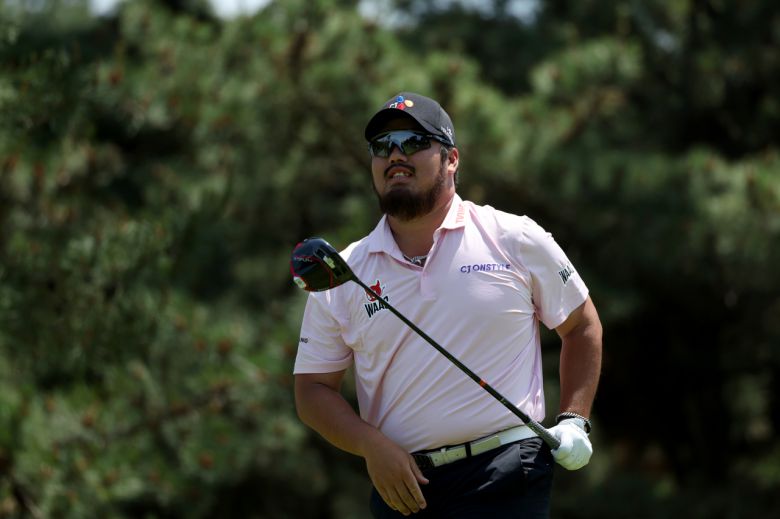 수염을 길러 개성있는 인상의 정찬민. 그의 드라이버샷은 프로들도 놀랄만큼 파워풀하다.[KPGA 제공]