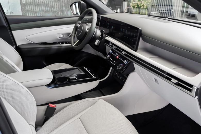 ‘투싼’의 부분변경 모델 ‘더 뉴 투싼’ 실내 [현대자동차 제공]